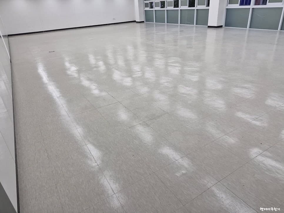 충주 상가 바닥철거 60평대 디럭스타일 두 겹 시공 현장