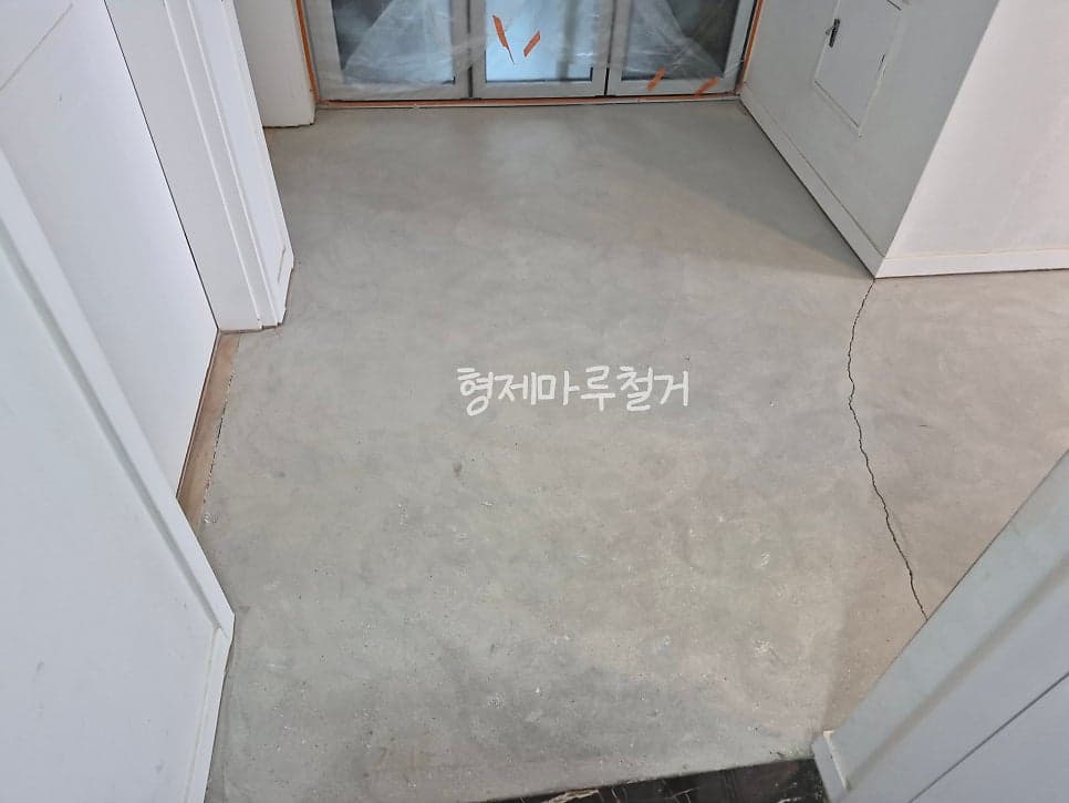 관평동 테크노 4단지 바닥 철거 현장 사진 2