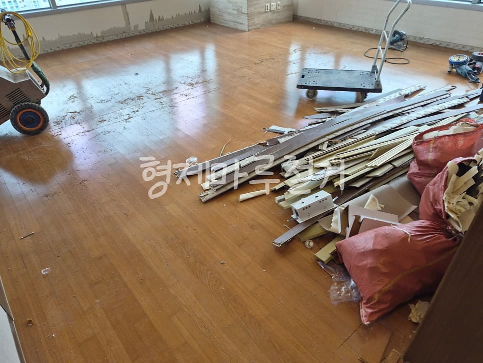 사직동 두산위브 더제니스 바닥 철거 현장 사진 3