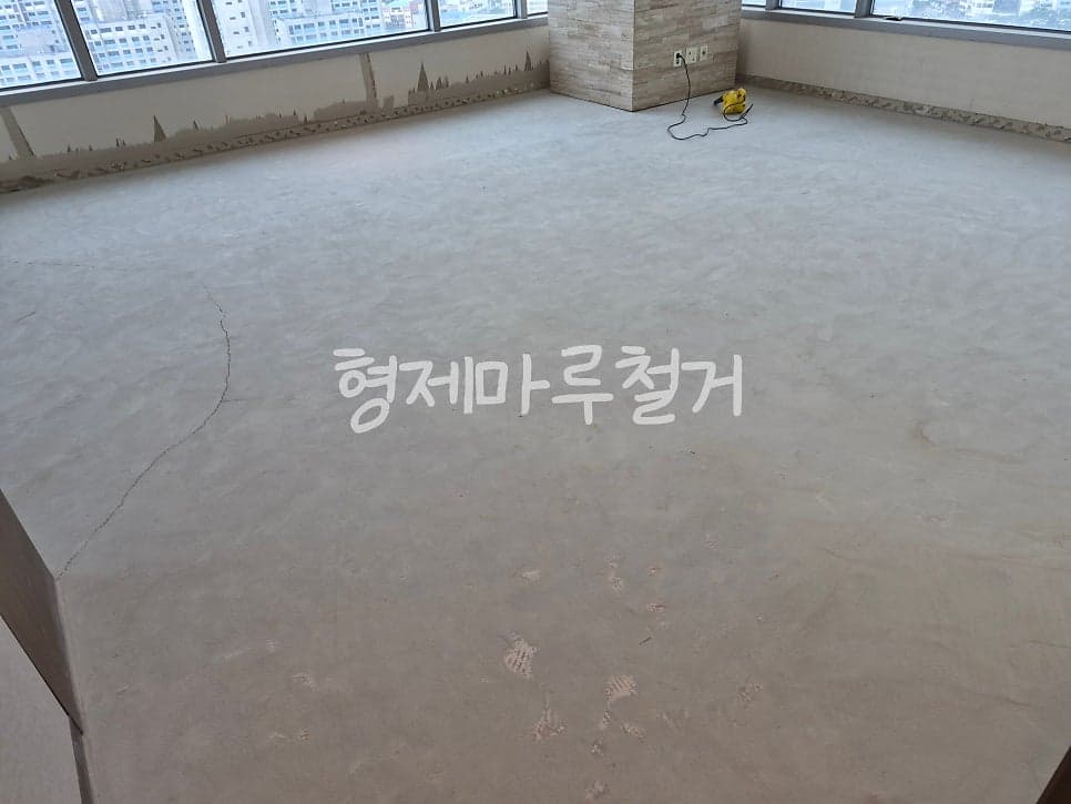 사직동 두산위브 더제니스 바닥 철거 현장 사진 4