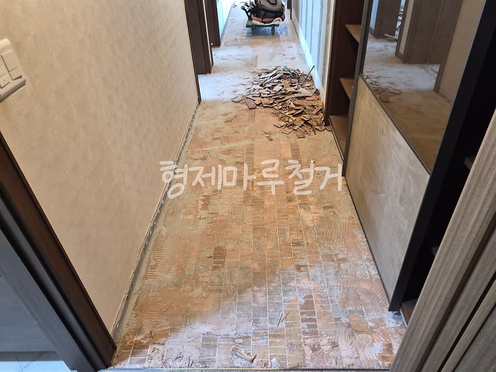 사직동 두산위브 더제니스 바닥 철거 현장 사진 5