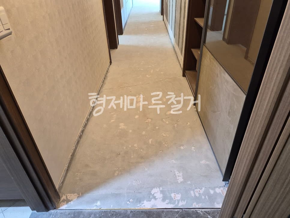 사직동 두산위브 더제니스 바닥 철거 현장 사진 6