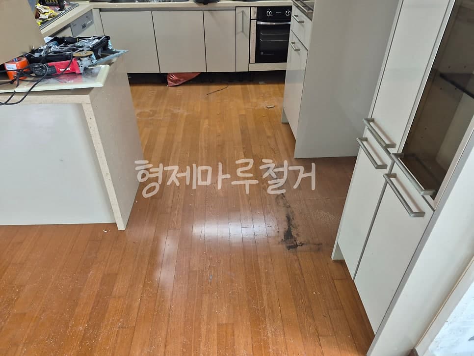사직동 두산위브 더제니스 바닥 철거 현장 사진 7