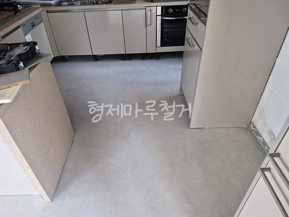 사직동 두산위브 더제니스 바닥 철거 현장 사진 8