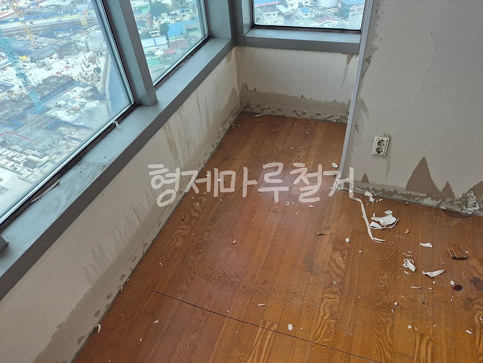 사직동 두산위브 더제니스 바닥 철거 현장 사진 9