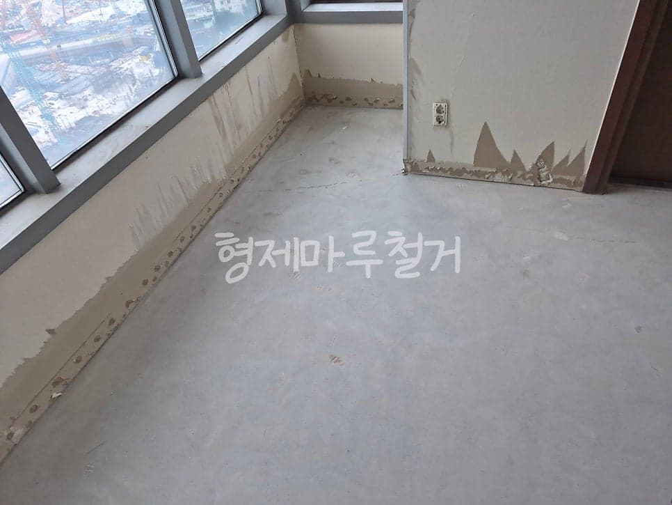 사직동 두산위브 더제니스 바닥 철거 현장 사진 10