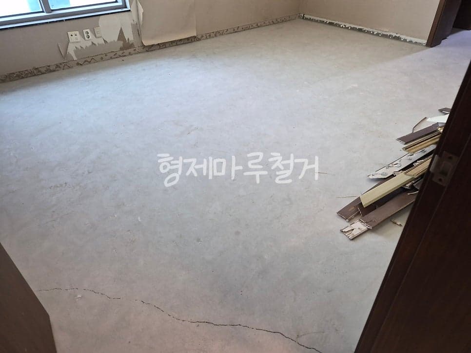 사직동 두산위브 더제니스 바닥 철거 현장 사진 12
