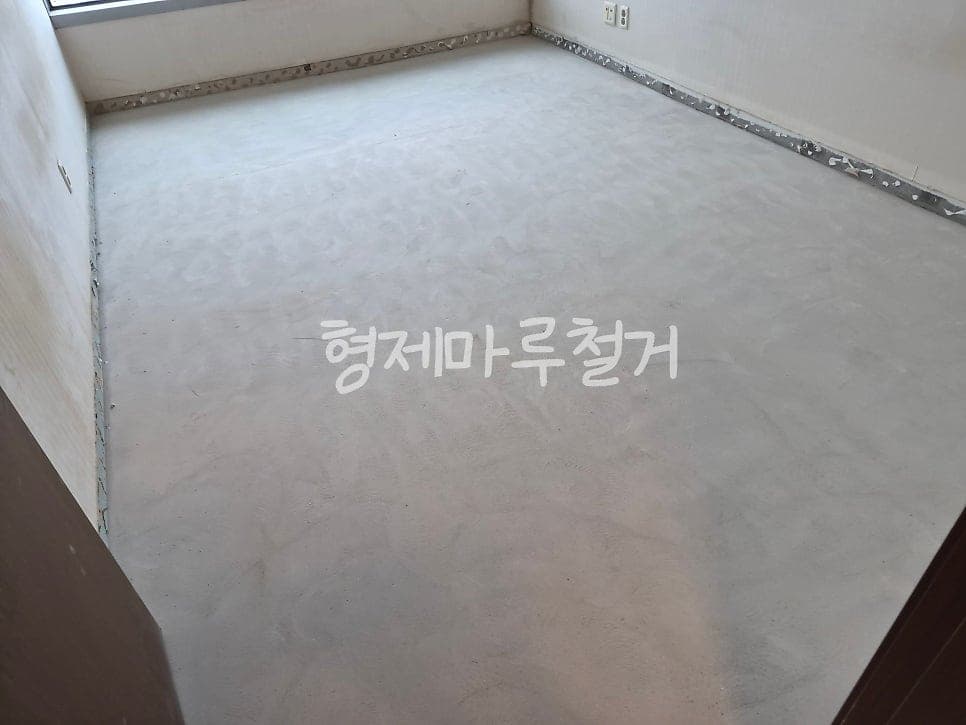 사직동 두산위브 더제니스 바닥 철거 현장 사진 16