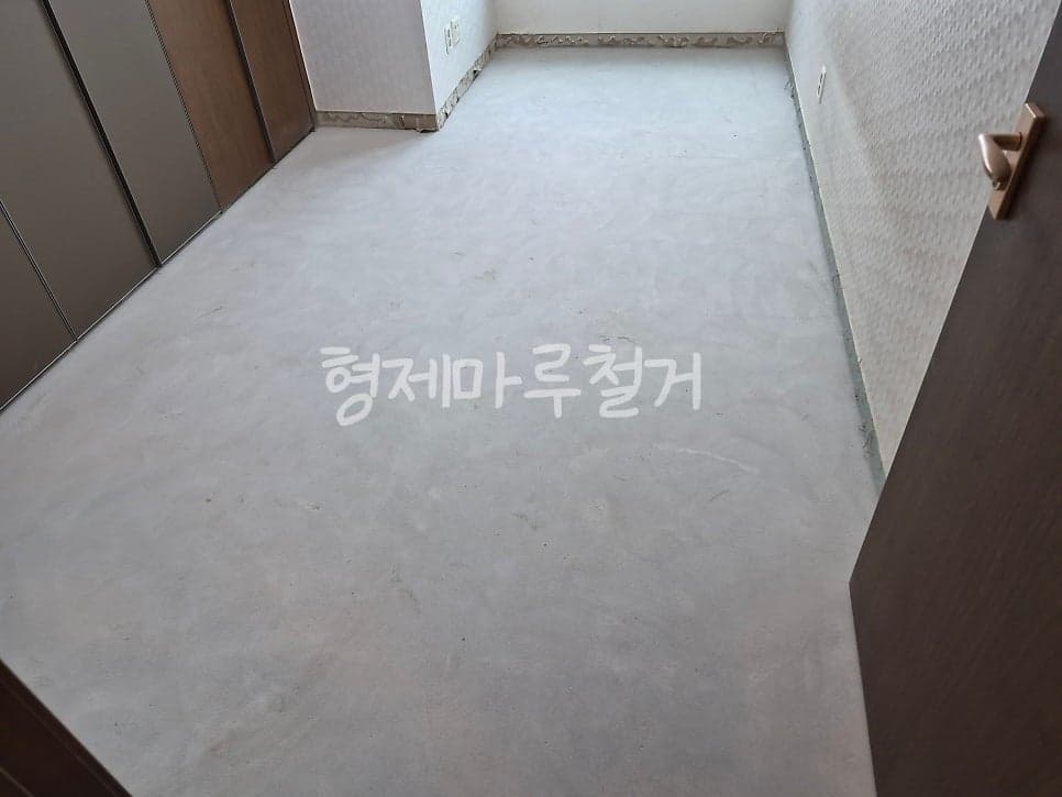 사직동 두산위브 더제니스 바닥 철거 현장 사진 18