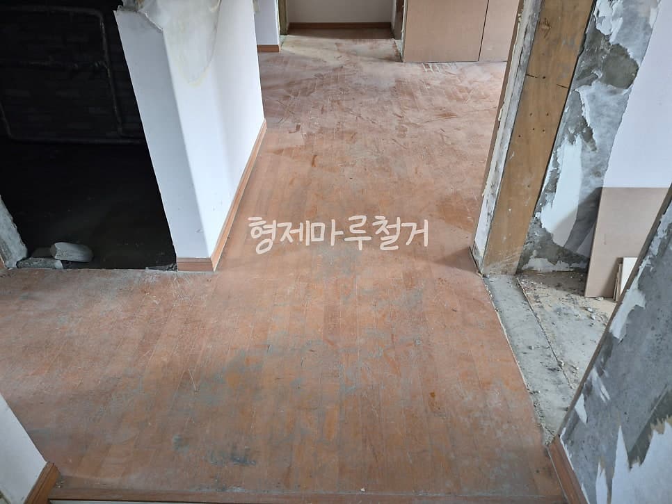 대전 중구 마루철거 문화동 삼성푸른아파트 주방 거실 철거와 장판 시공 전 샌딩