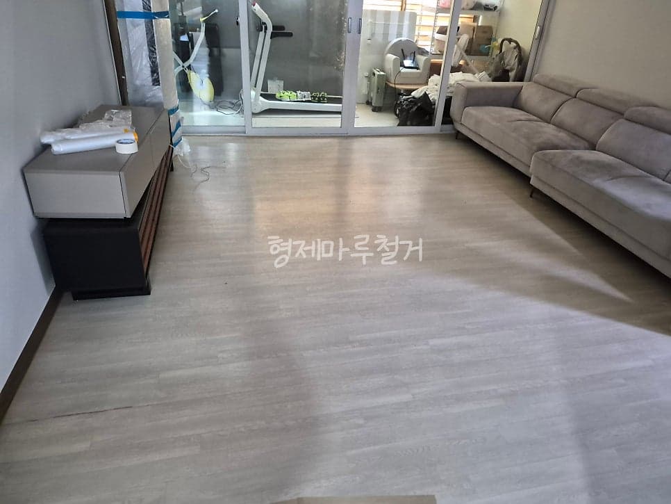 논산 마루철거 내동 제이파크 2단지 거주 중인 집 주방 거실 부분 철거
