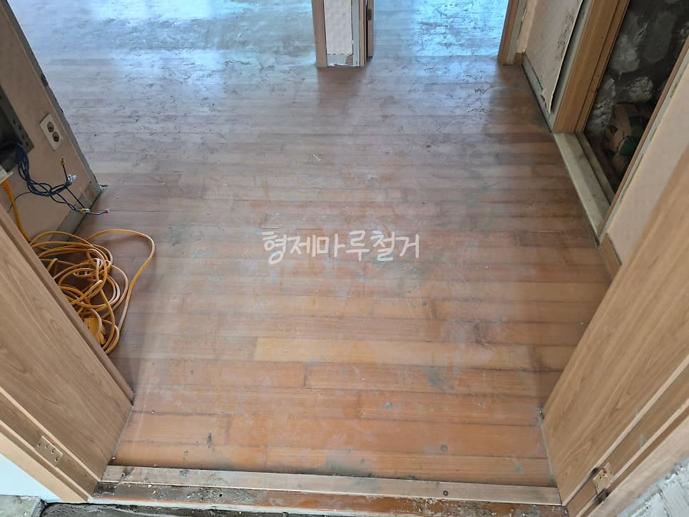 대전 유성구 마루철거 관평동 테크노 6단지 패드마루 전체 철거와 바닥샌딩