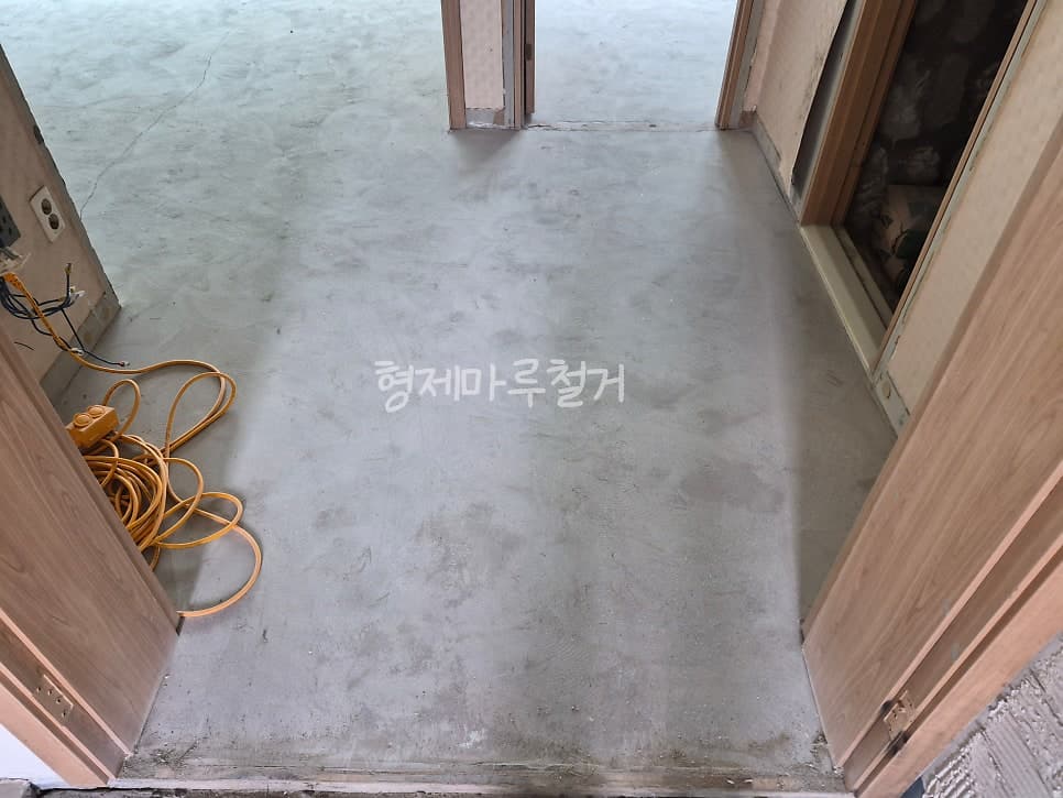 관평동 테크노 6단지 바닥 철거 현장 사진 2
