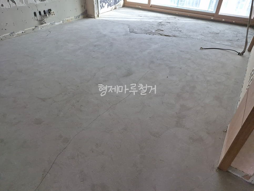 관평동 테크노 6단지 바닥 철거 현장 사진 4